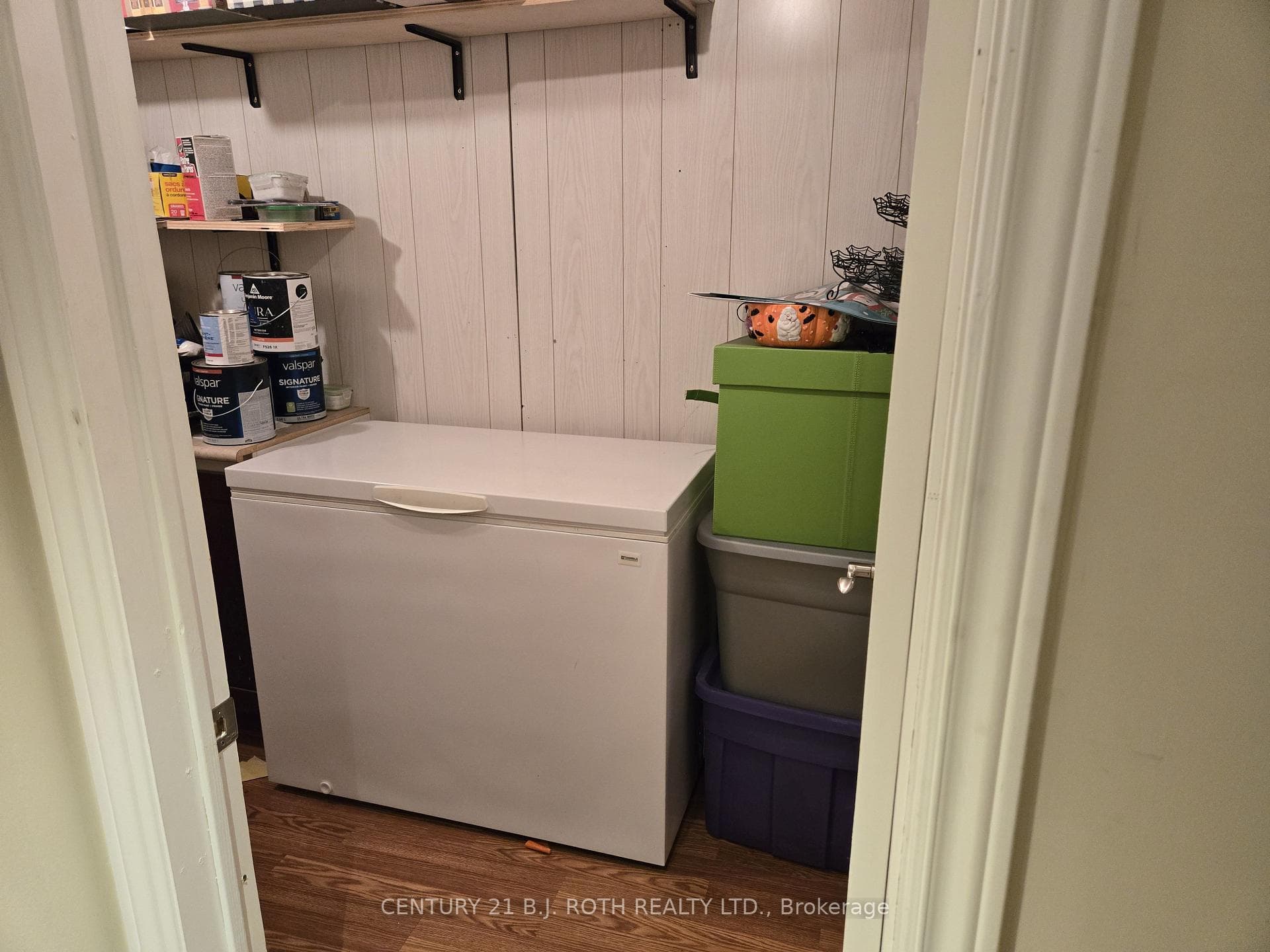 Freezer use, exclusive for Tenant.