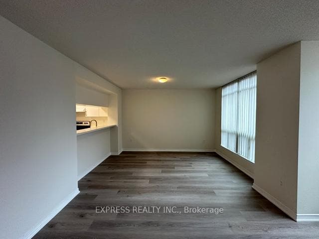 942 Yonge Street Unit 512 photo 3