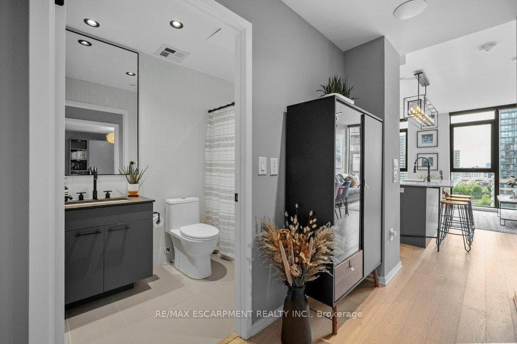 41 Dovercourt Road Unit 1008 photo 5