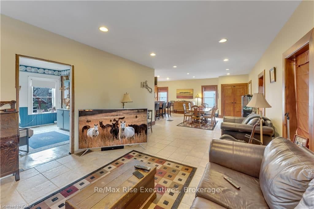 285 THOMAS Street photo 20