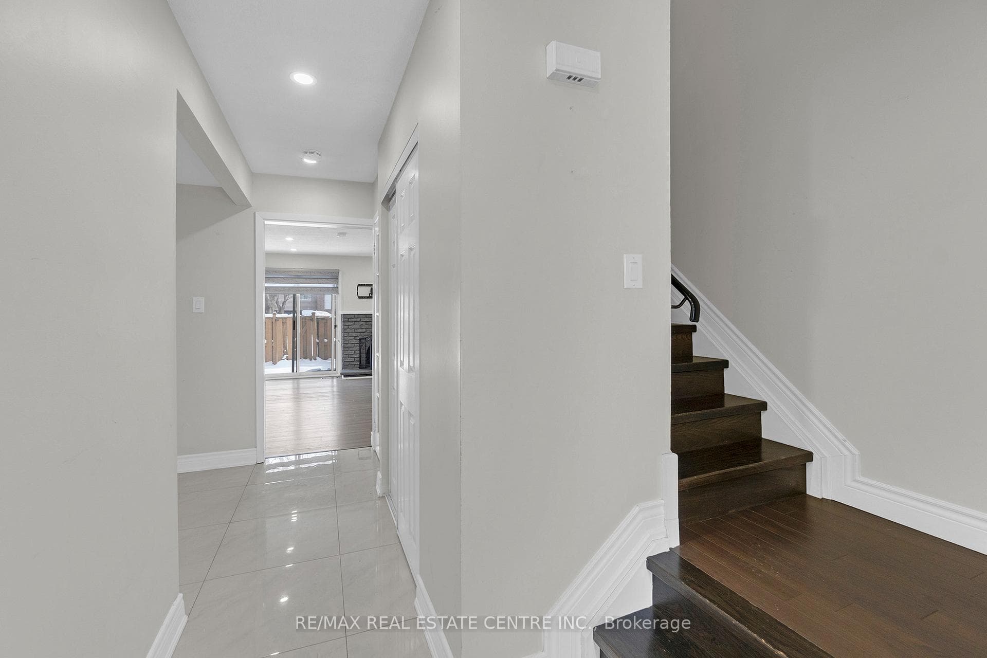 29 Gatwick Lane photo 14
