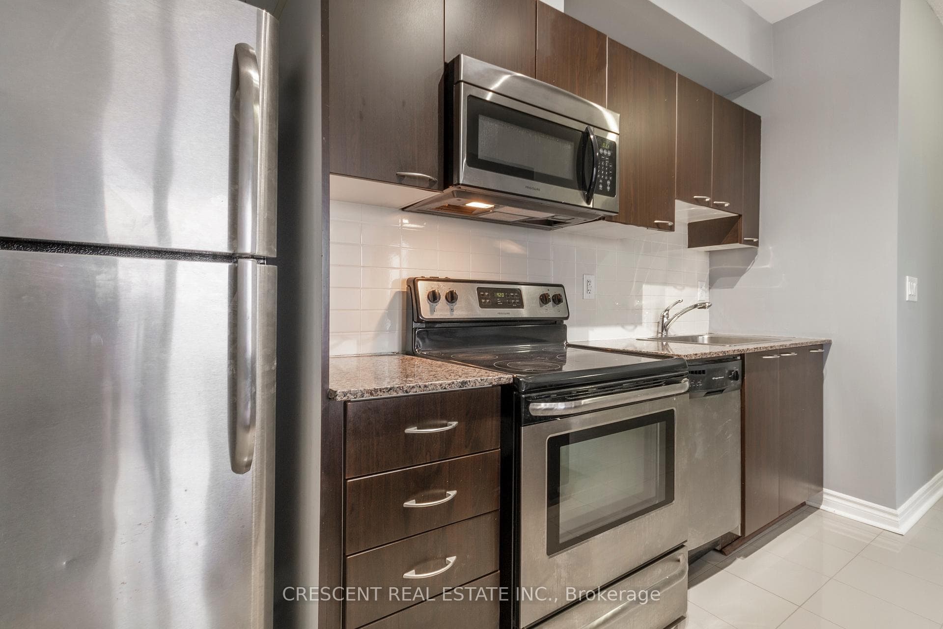 385 Prince Of Wales Drive Unit 3002 photo 4