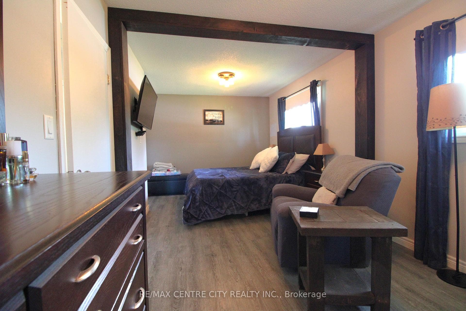 256 WALKER Street photo 6