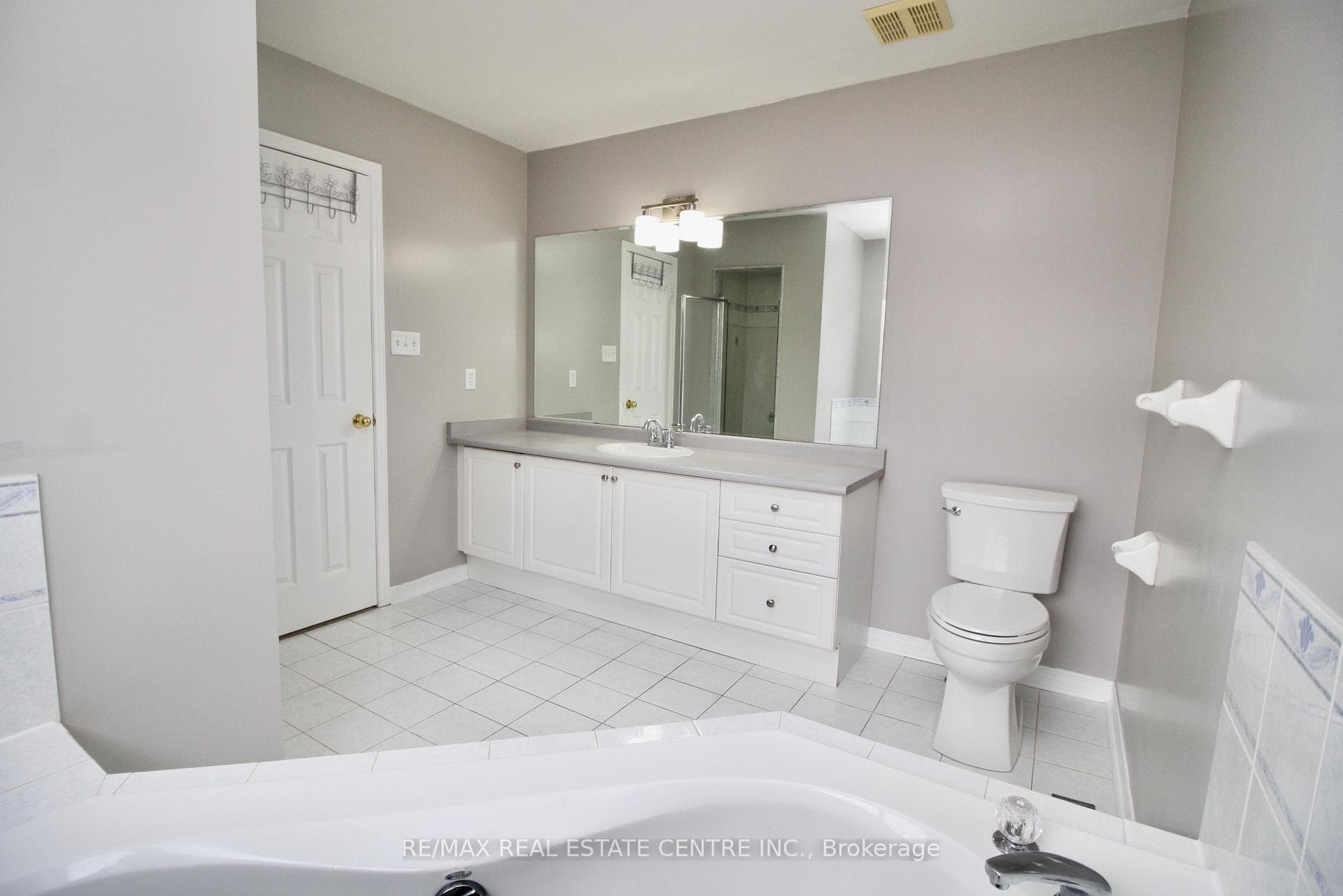 4 Piece Ensuite.