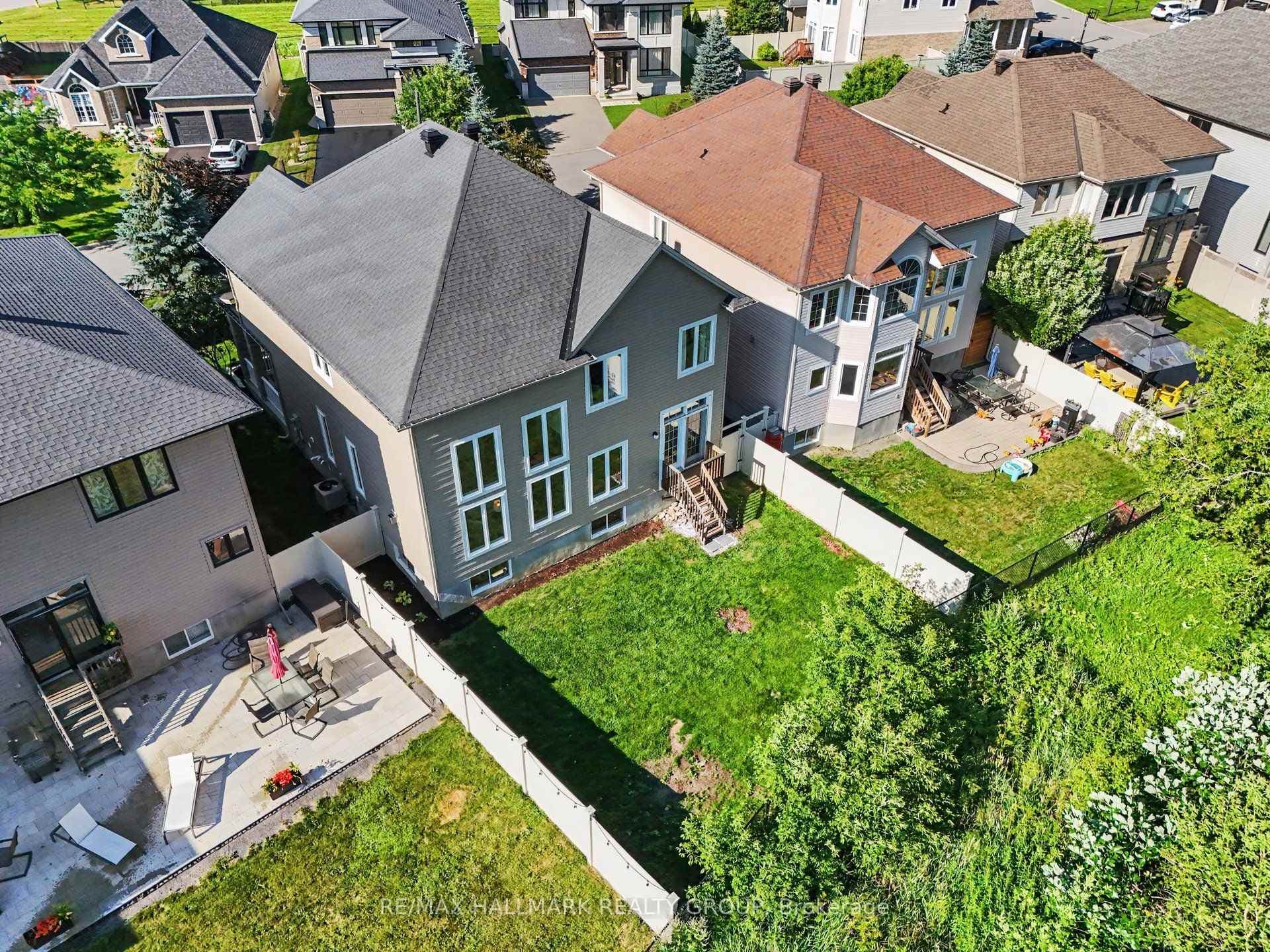 938 Wildcarrot Crescent photo 32