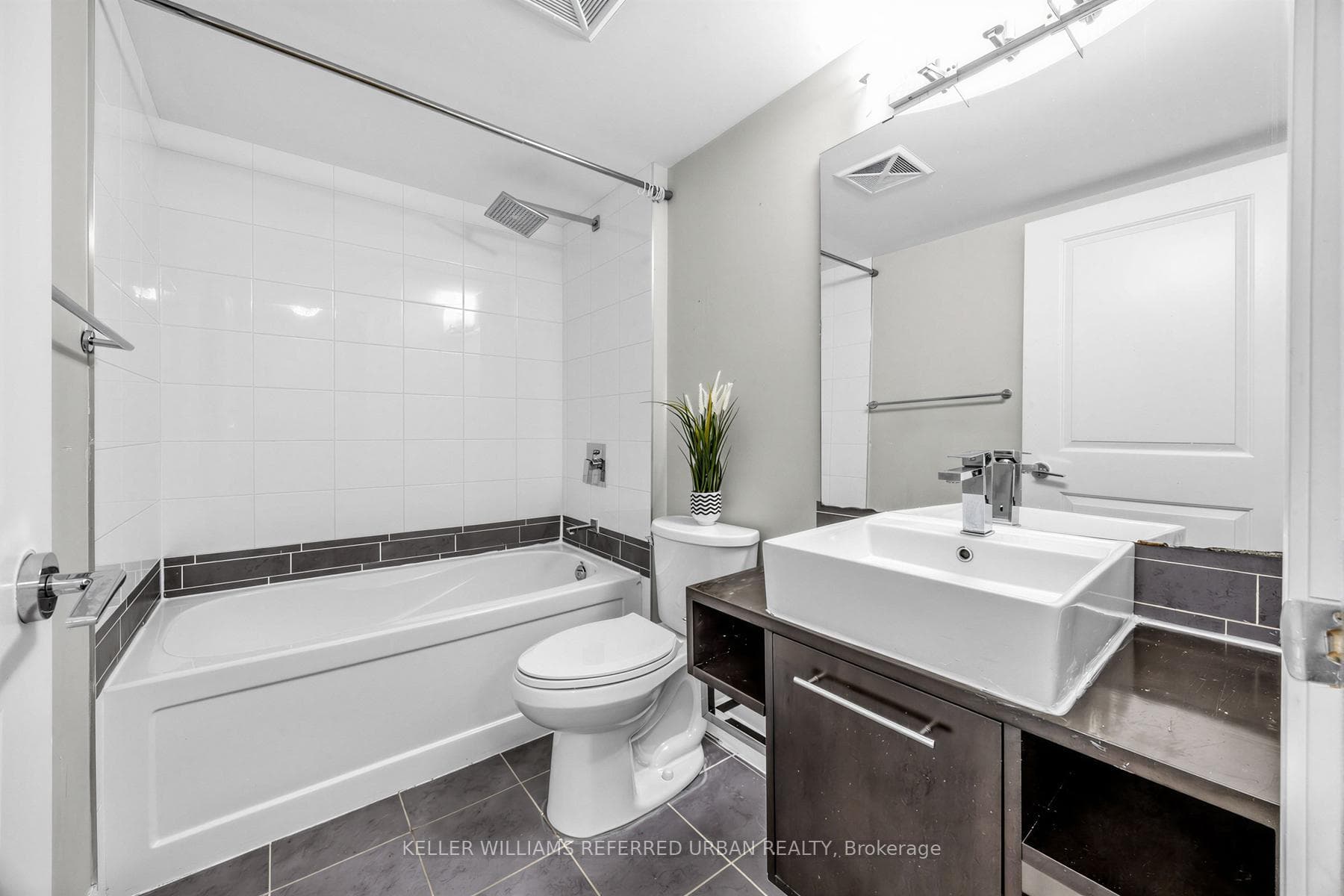 25 Town Centre Court Unit 2106 photo 13