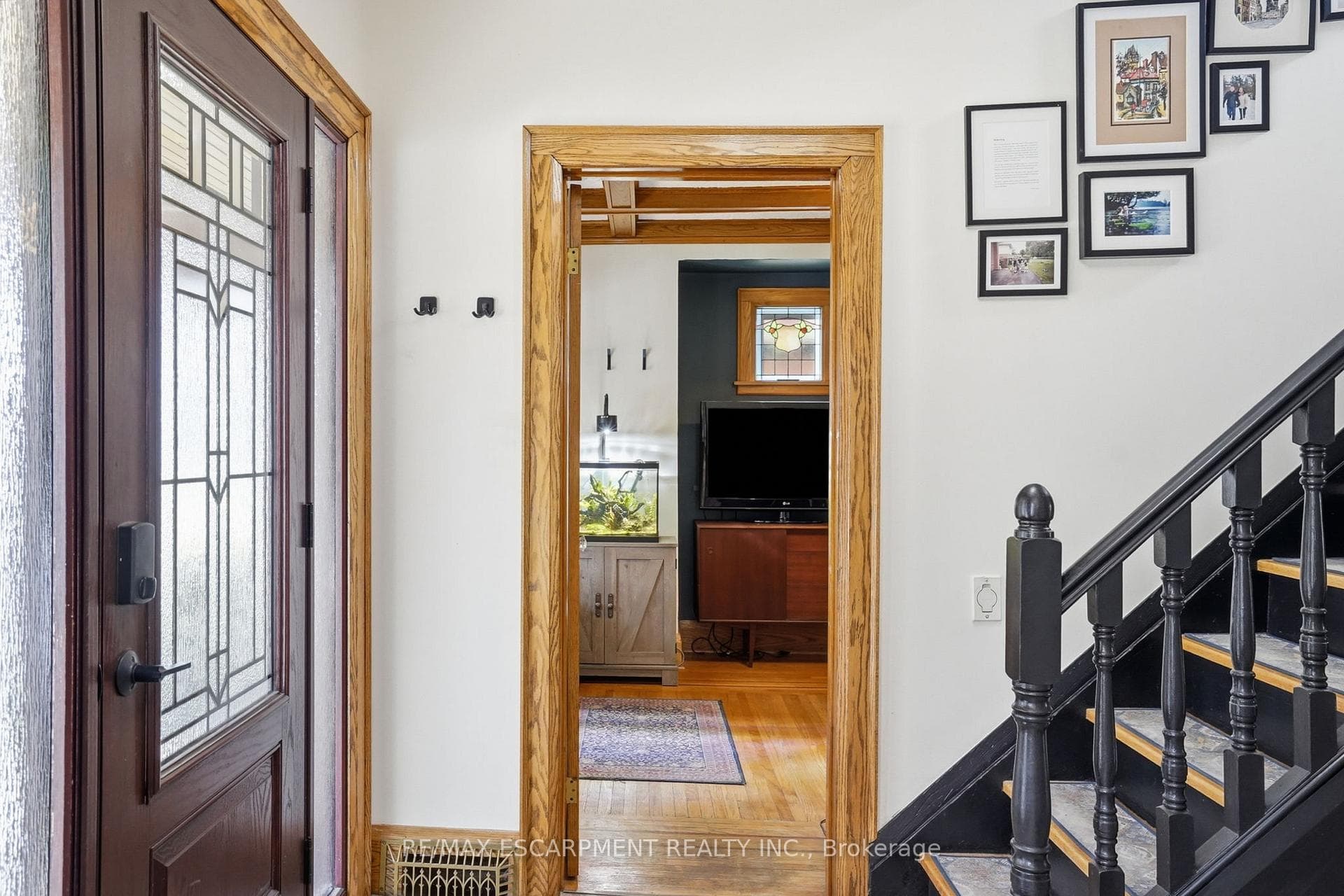 17 Tuxedo Avenue photo 4
