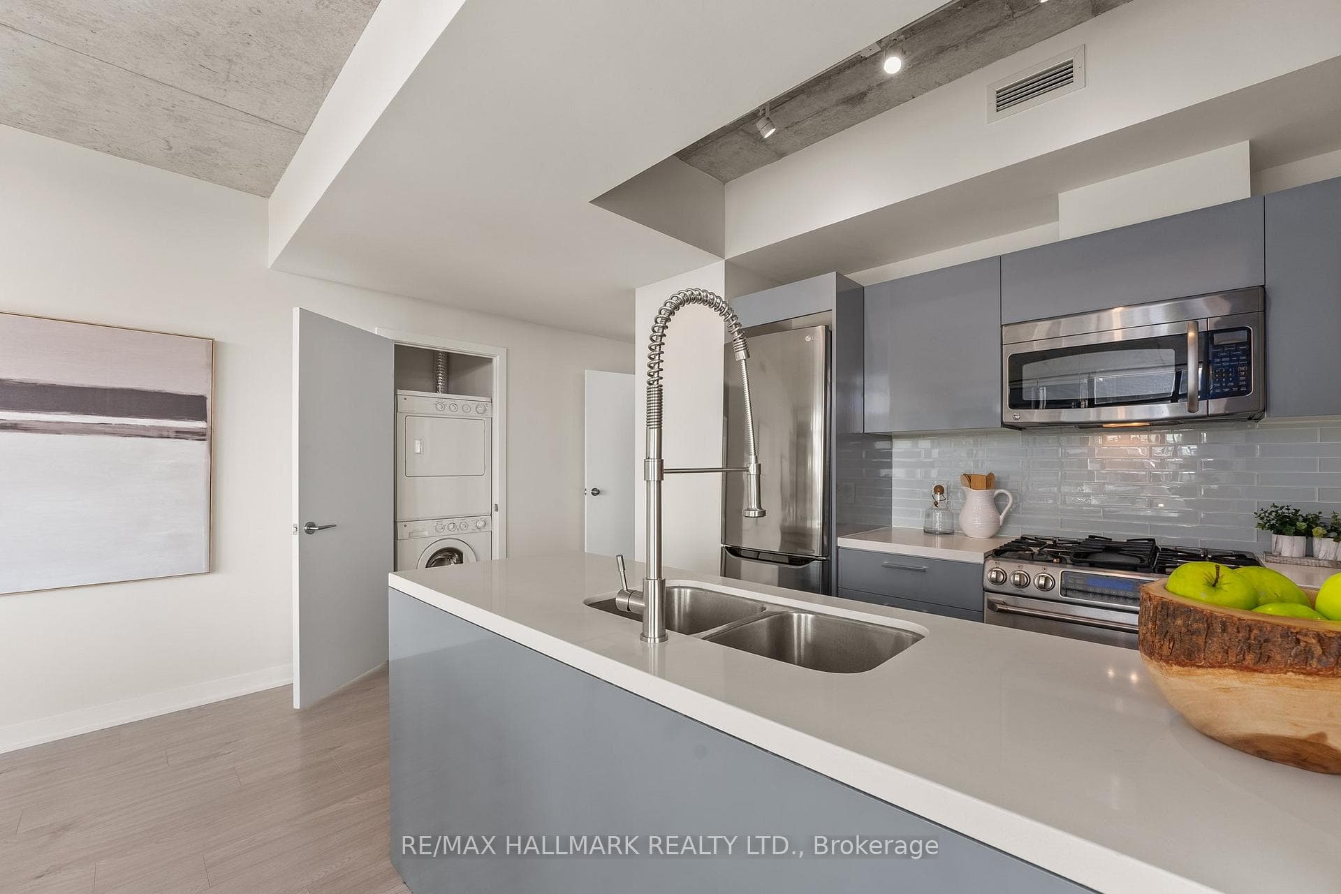 1201 Dundas Street Unit 909 photo 8