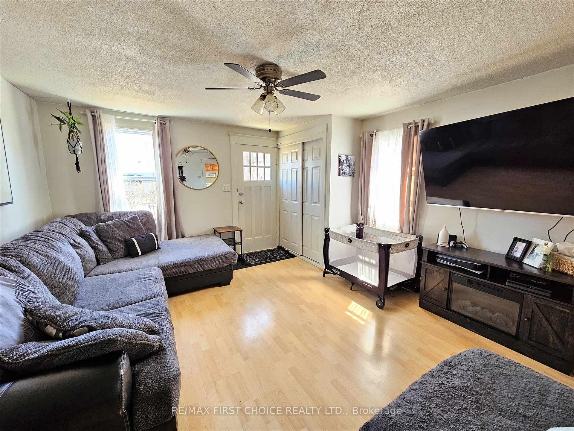 909 Victoria Avenue photo 4