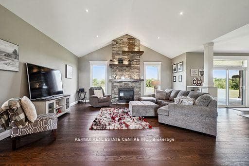 9738 DUNDAS Street photo 20