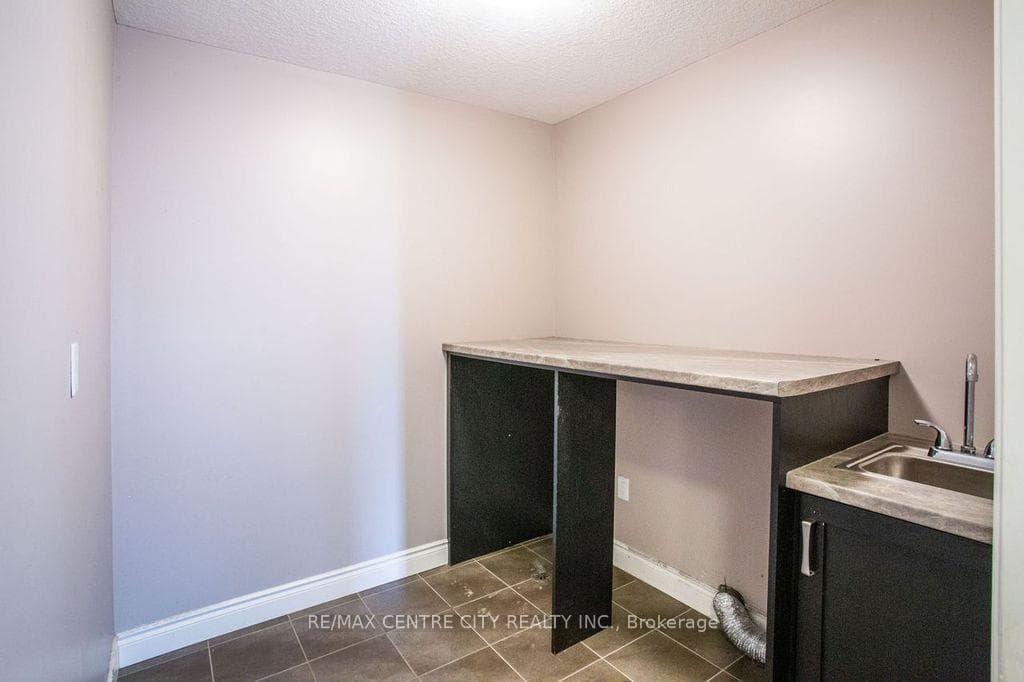 7 Turnberry Court photo 38