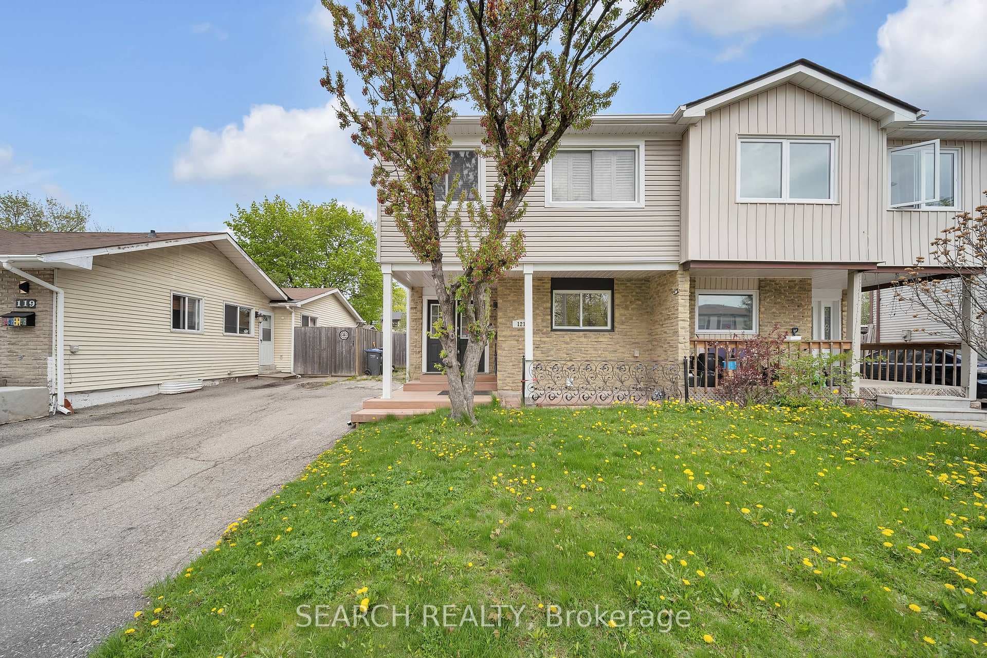 121 Carberry Crescent photo 2