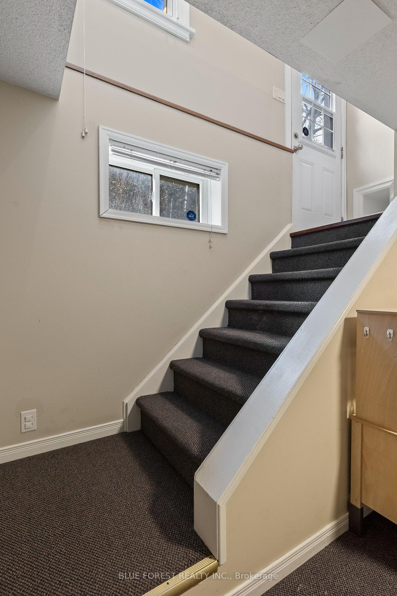 325 Emery Street photo 19