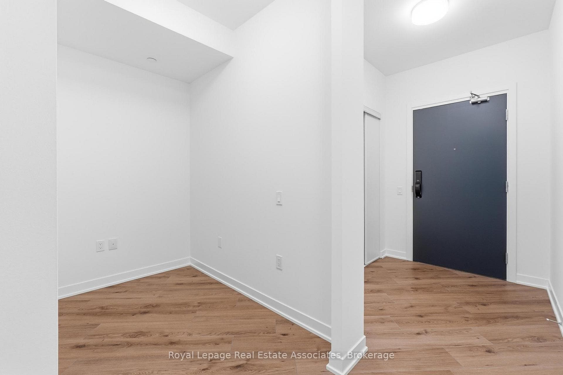 Den + Foyer