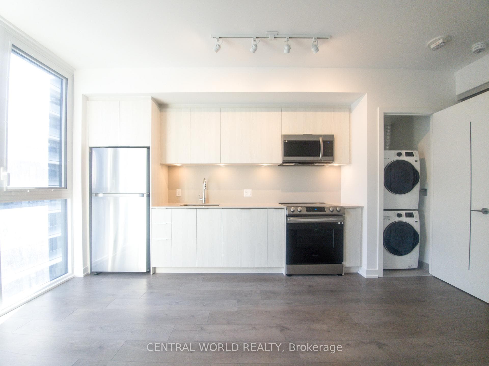 357 KING Street Unit 2805 photo 6