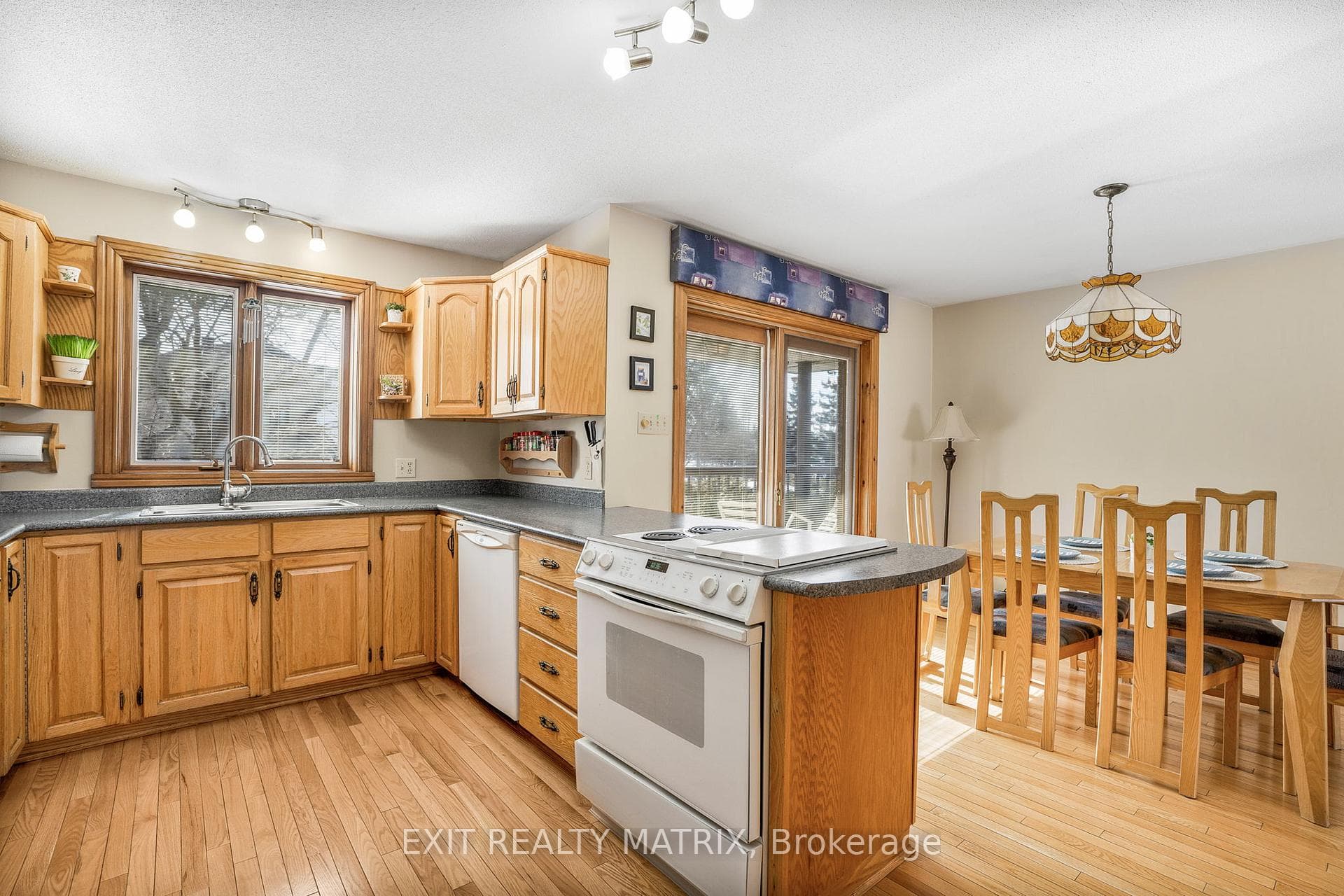 621 Albert Street photo 15