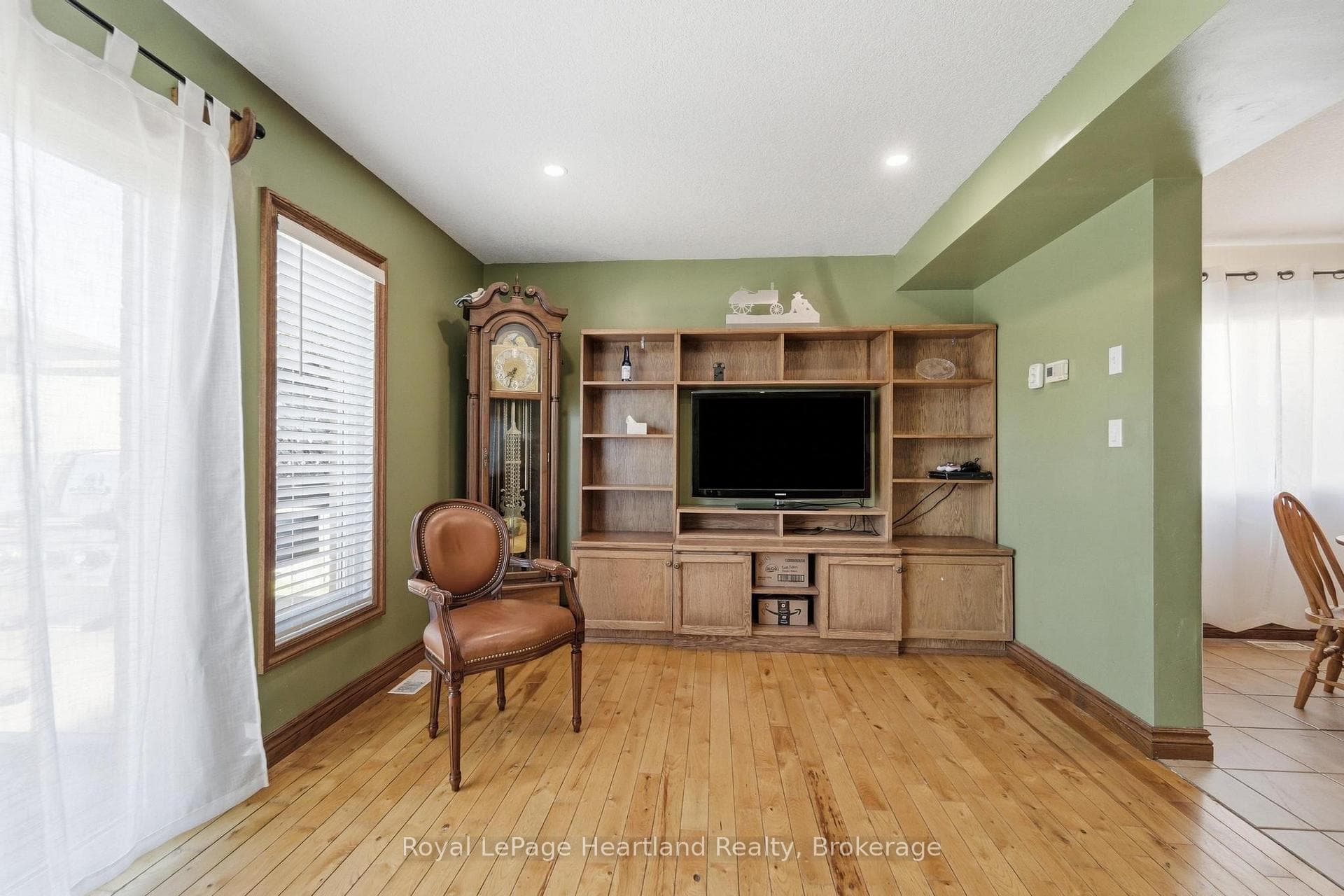 480 Mowat Street photo 11