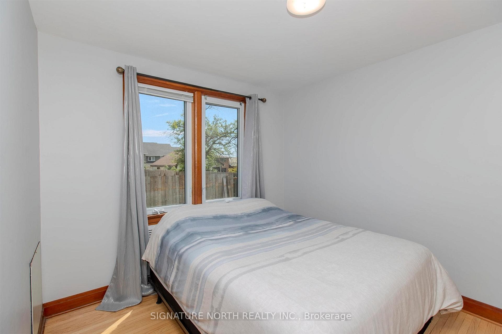 409 Algoma Street photo 17
