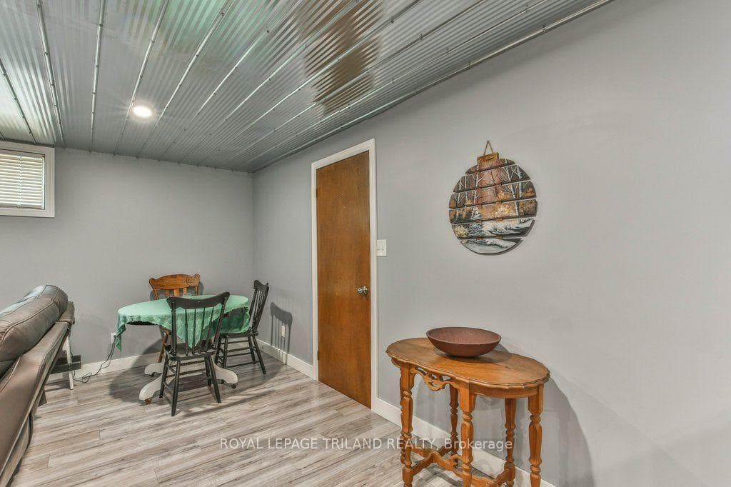 425 QUEEN Street photo 28