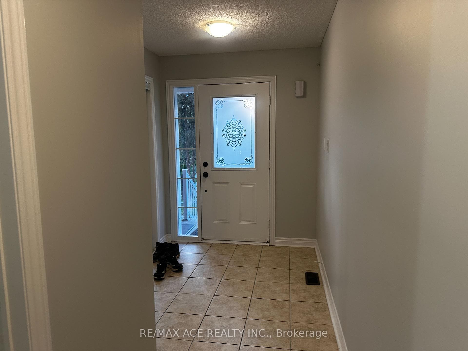 99 Atherton Avenue photo 6