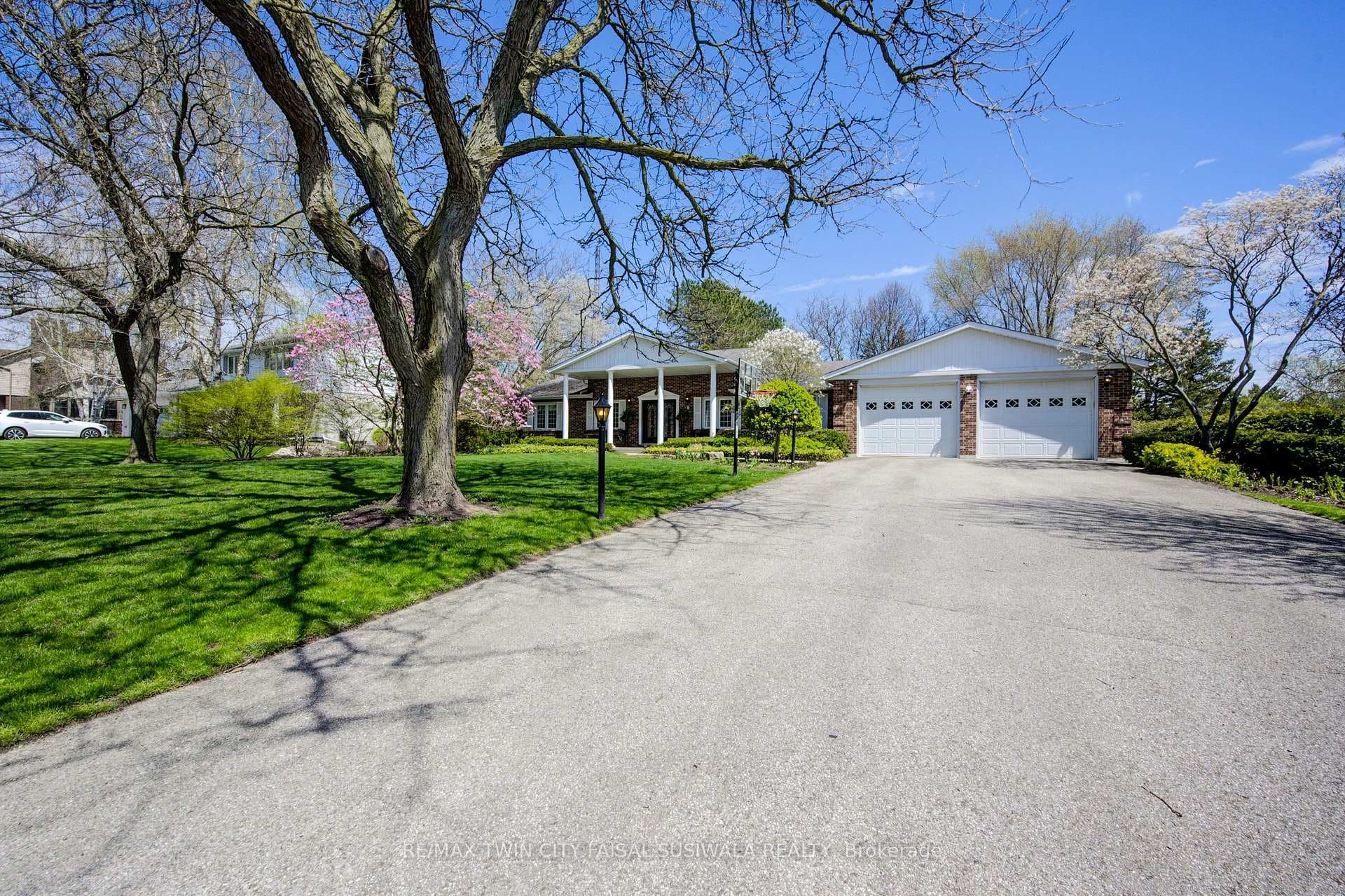 6 Roseview Crescent photo 2