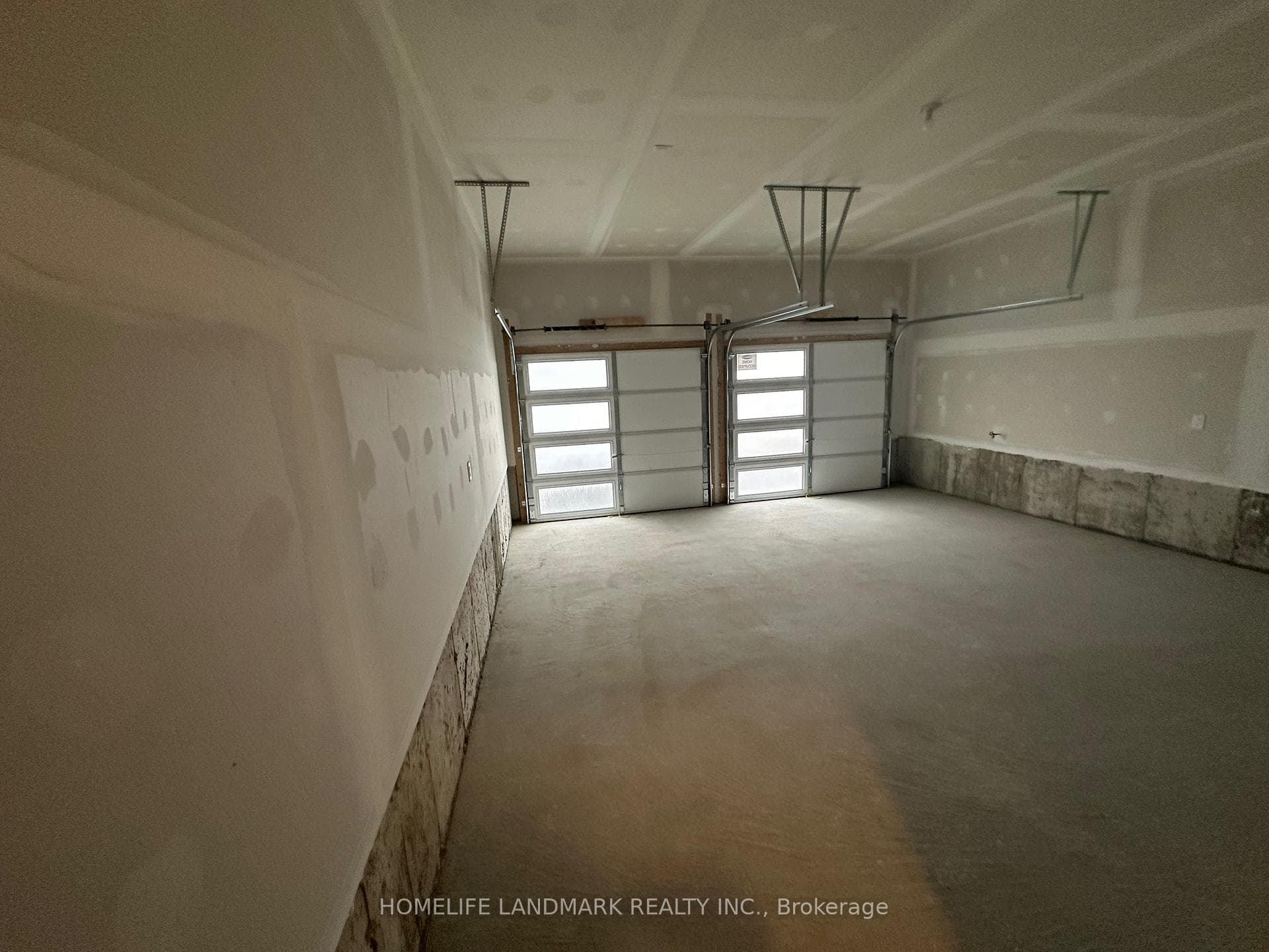 1516 Honey Locust Place photo 3