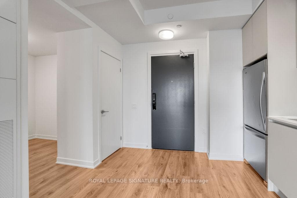 395 Dundas Street Unit 402 photo 7