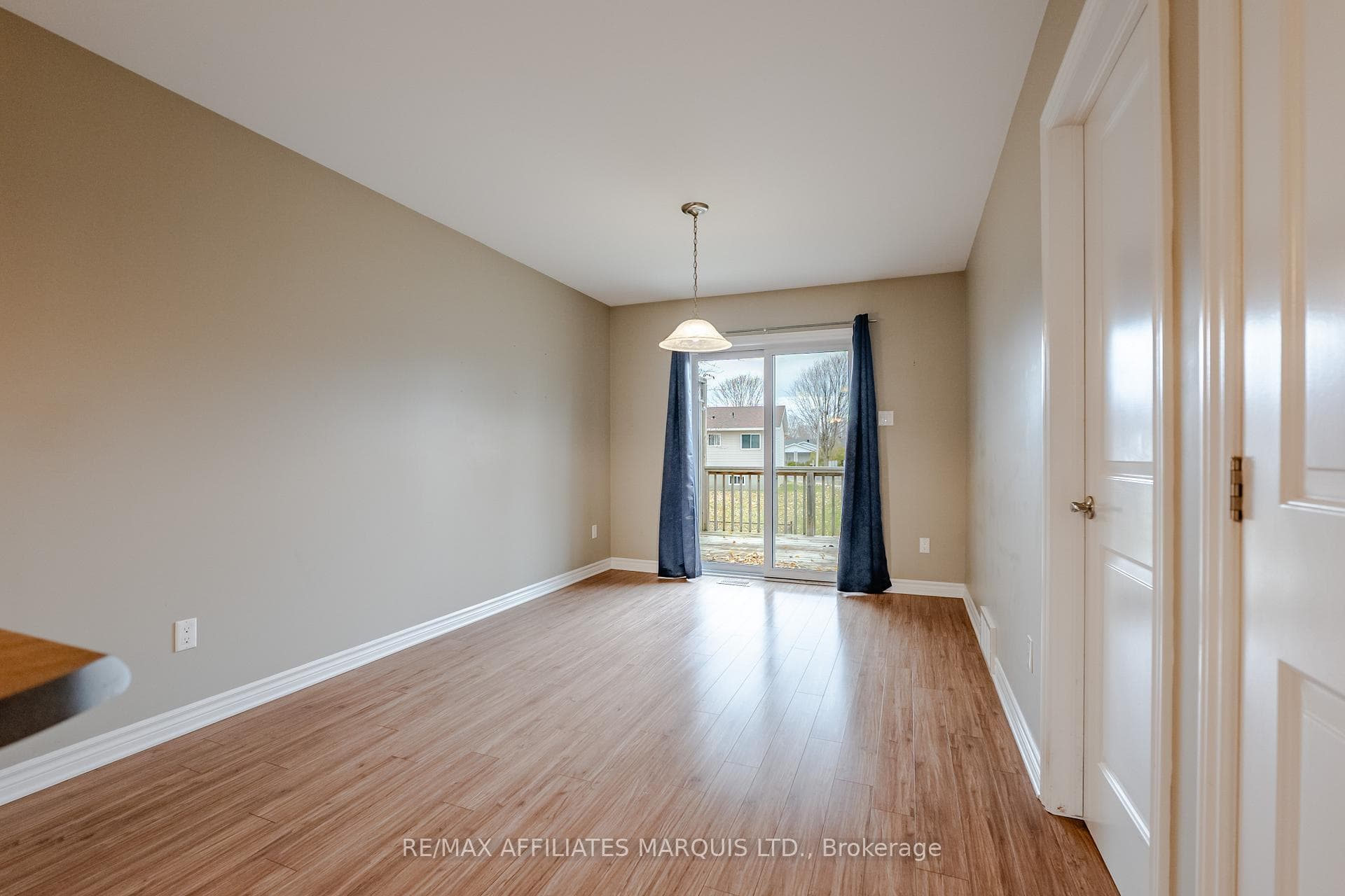 660 Hamilton Crescent photo 16