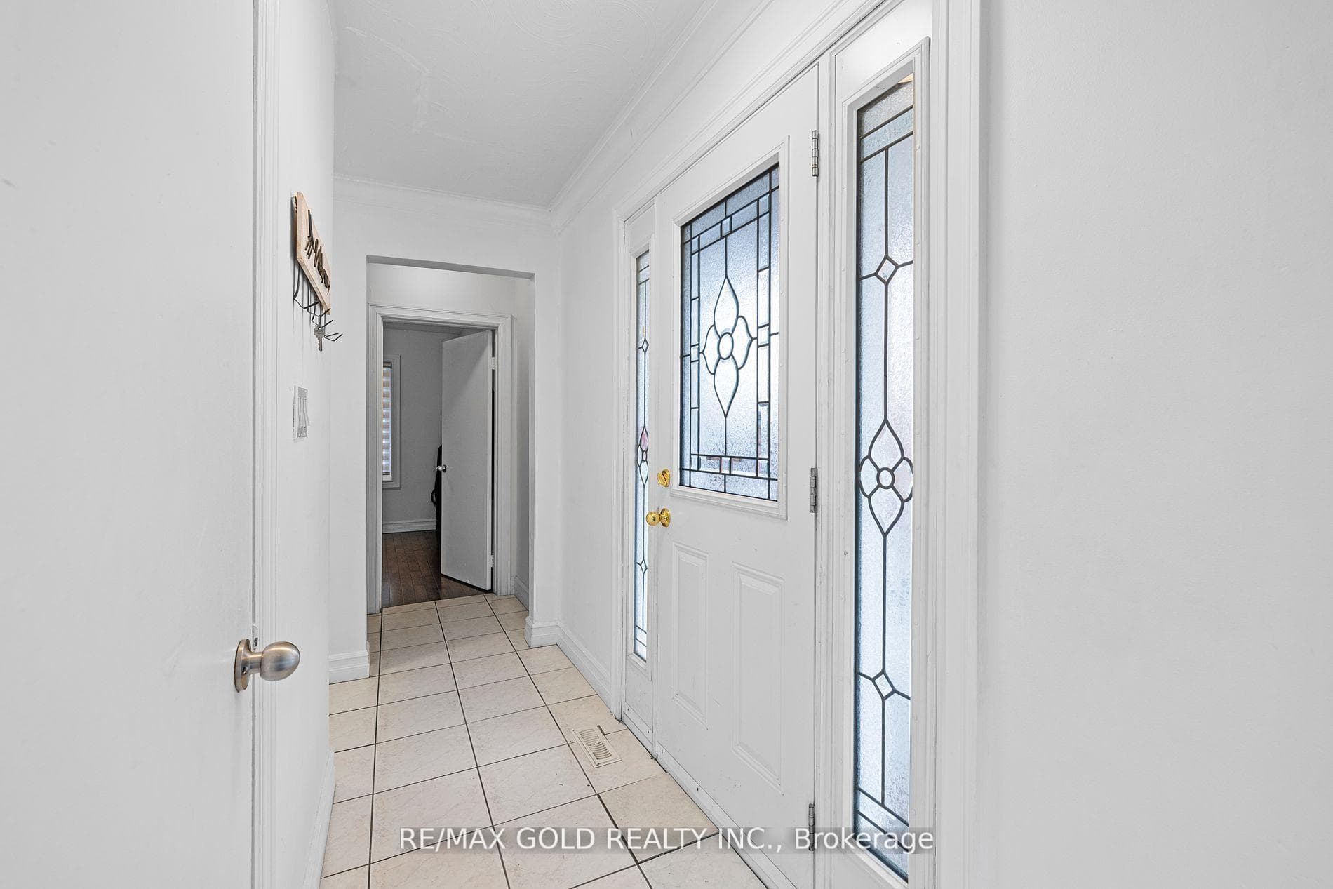 35 Giltspur Drive photo 4