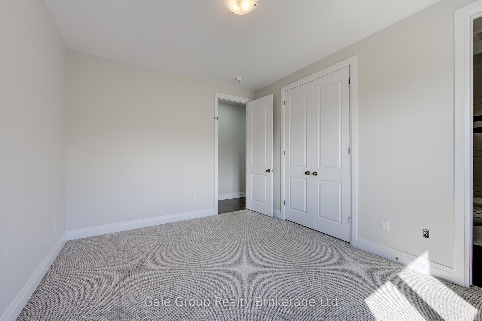 125 Prince Charles Crescent photo 29