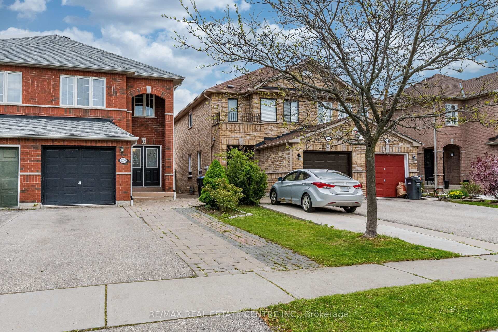 3226 Raindance Crescent photo 1