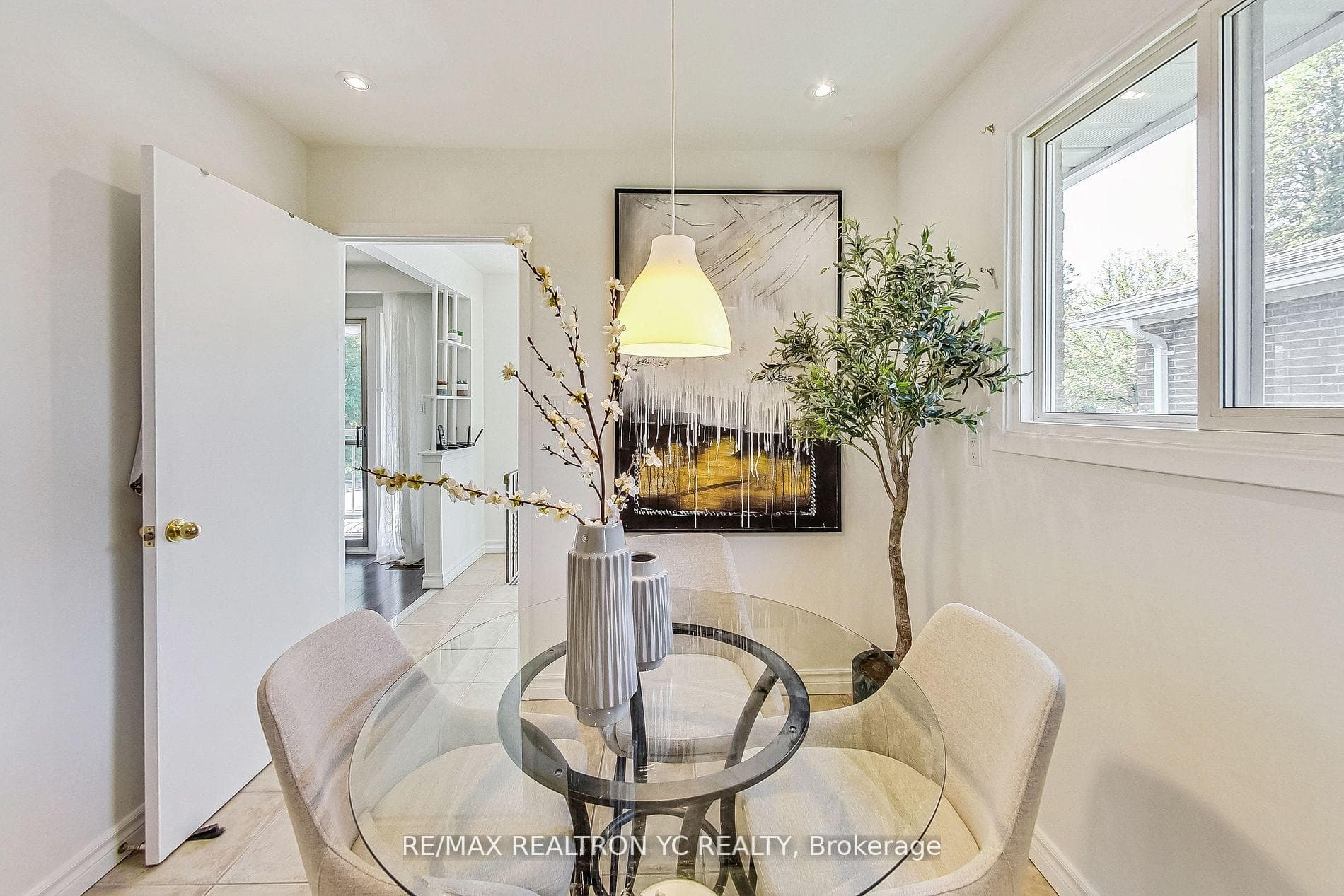 104 Mentor Boulevard photo 13