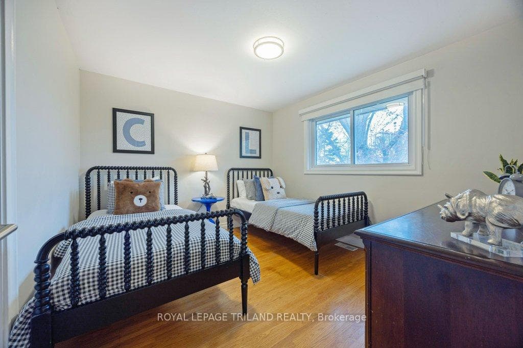 667 GLENGYLE Crescent photo 21