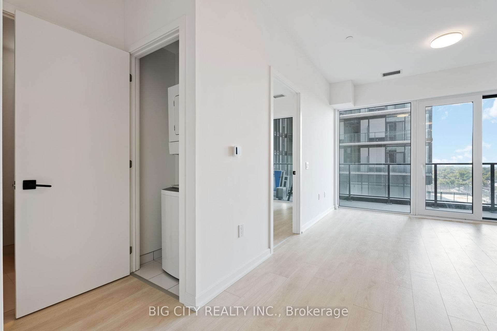 1285 Dupont Street Unit 810 photo 5