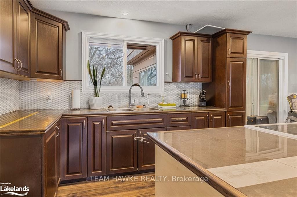 88 Fox Street photo 15