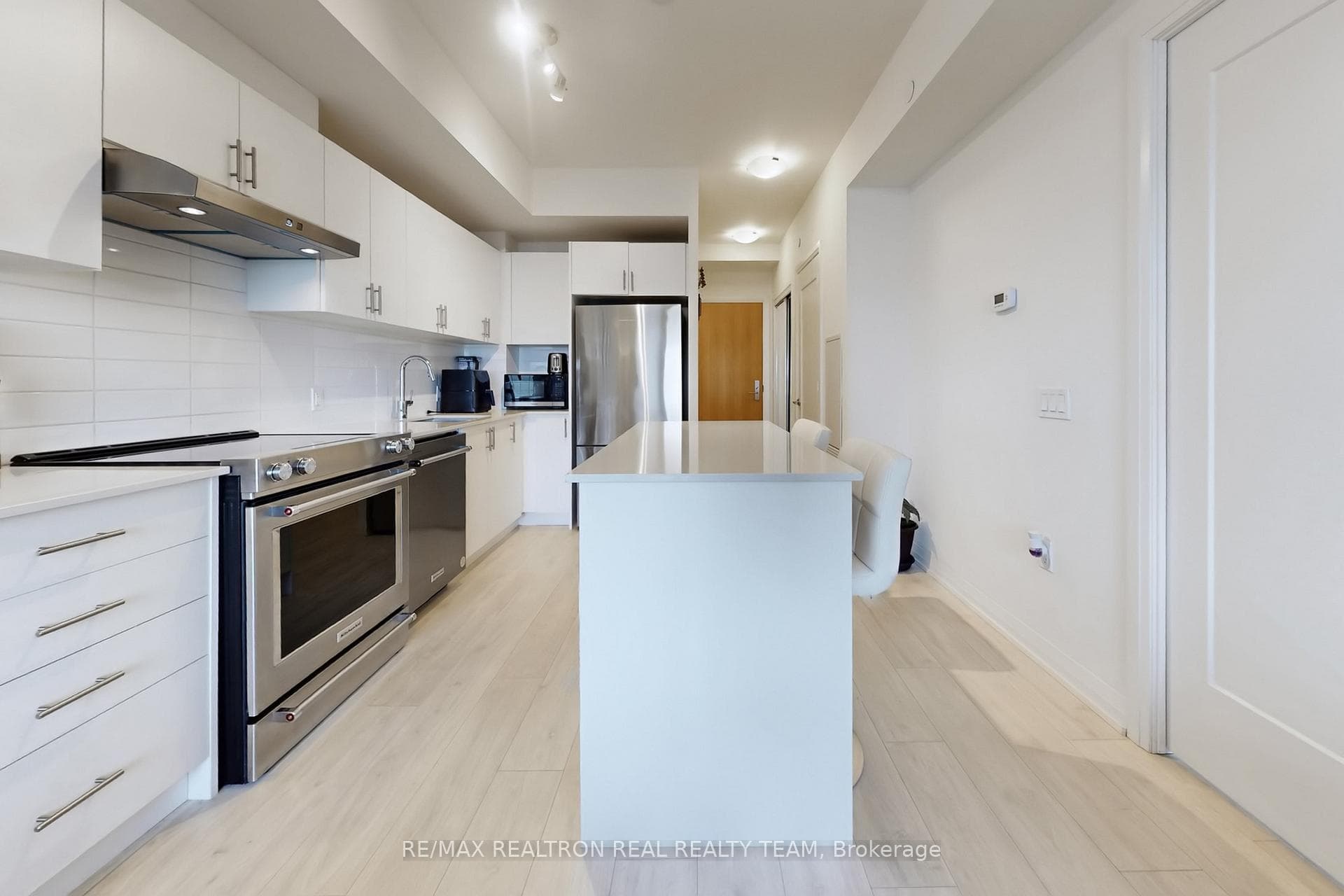 8960 Jane Street Unit 207 photo 15