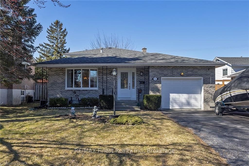 943 PEMBRIDGE Crescent photo 3
