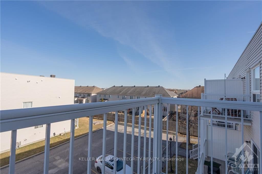 898 LONGFIELDS Drive photo 20