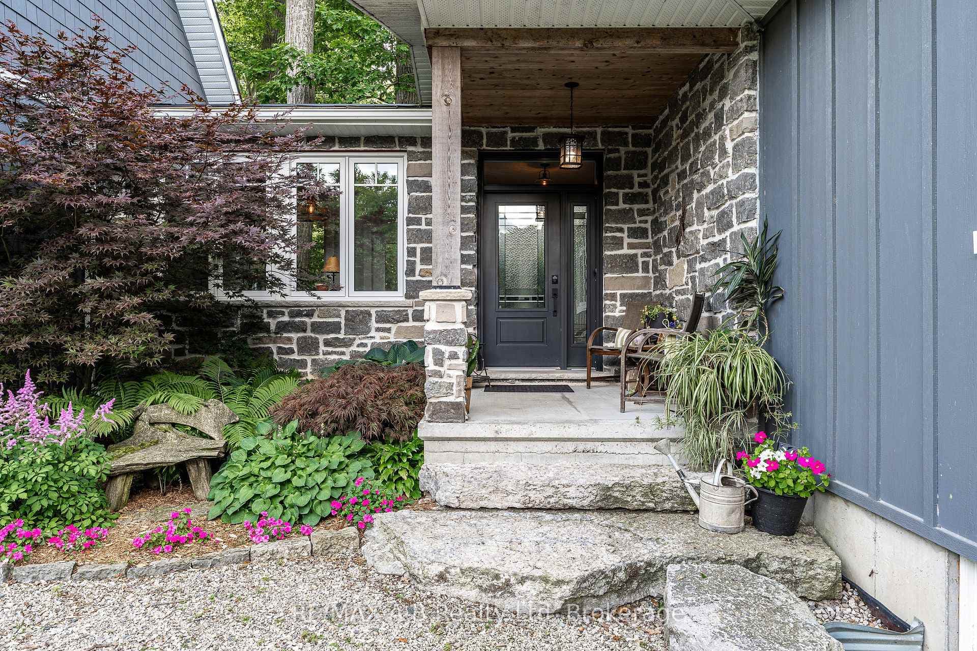 281 Mank Street photo 6