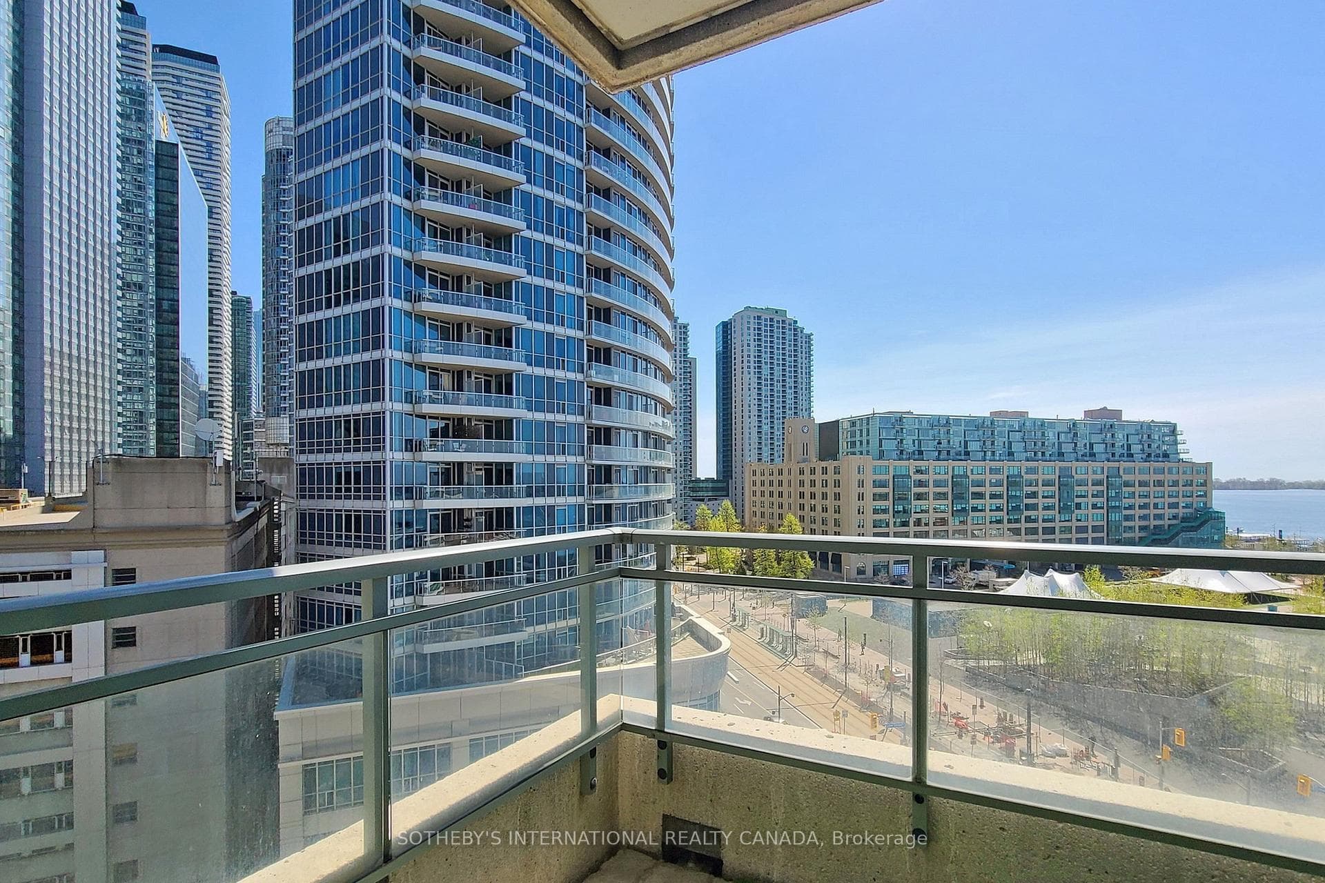 228 Queens Quay Unit 1005 photo 26