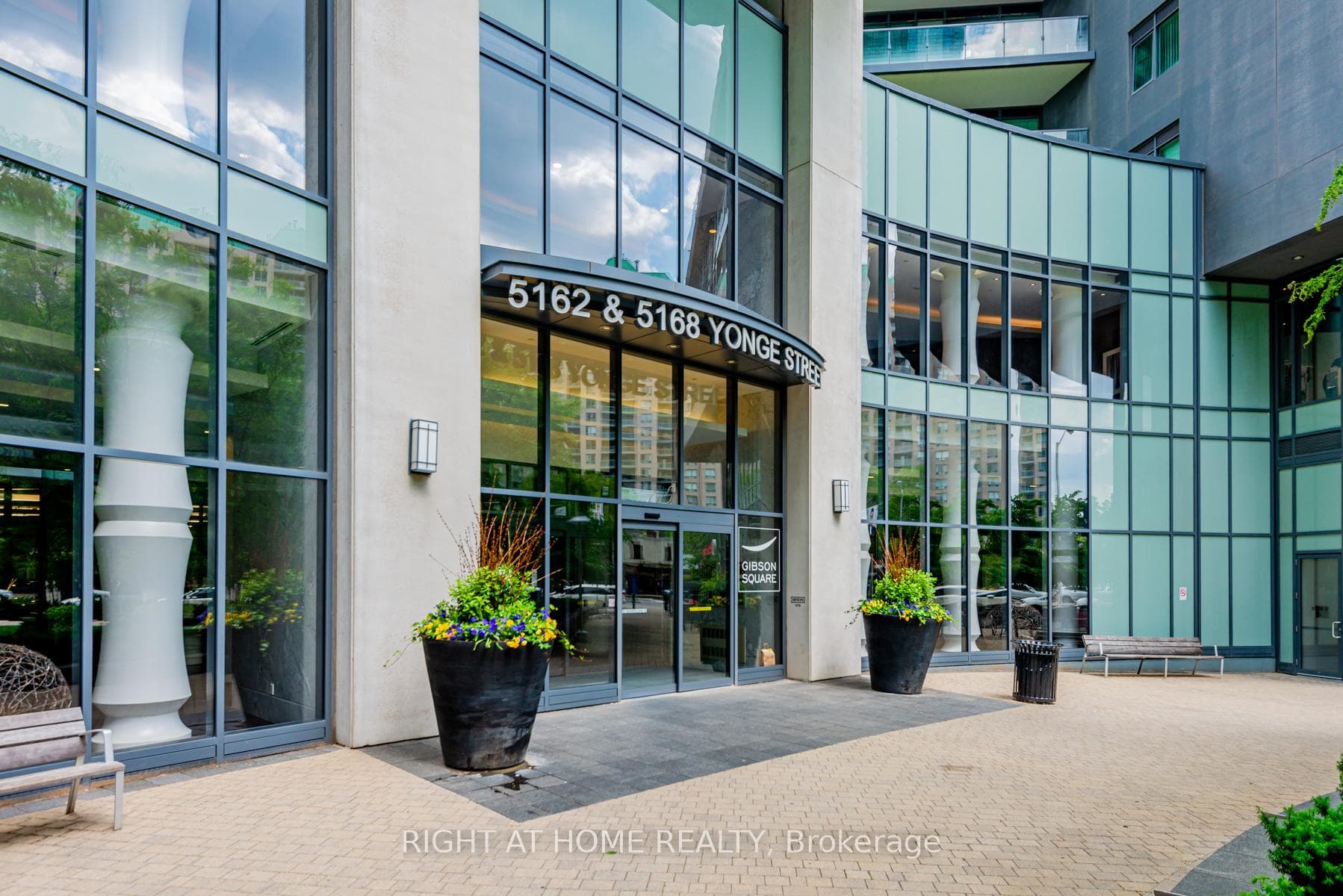 5162 Yonge Street Unit 706 photo 3