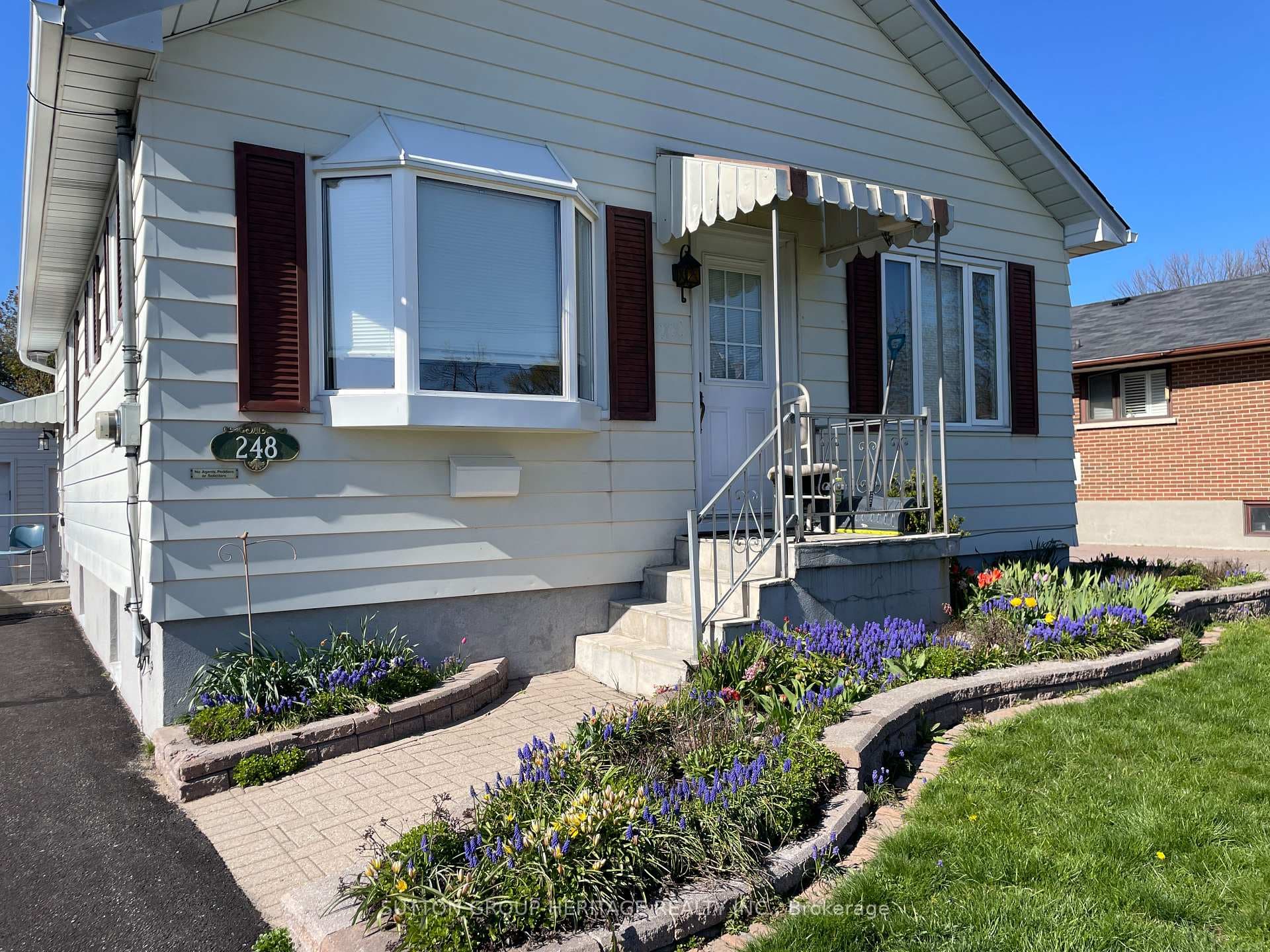 248 Seneca Avenue photo 18