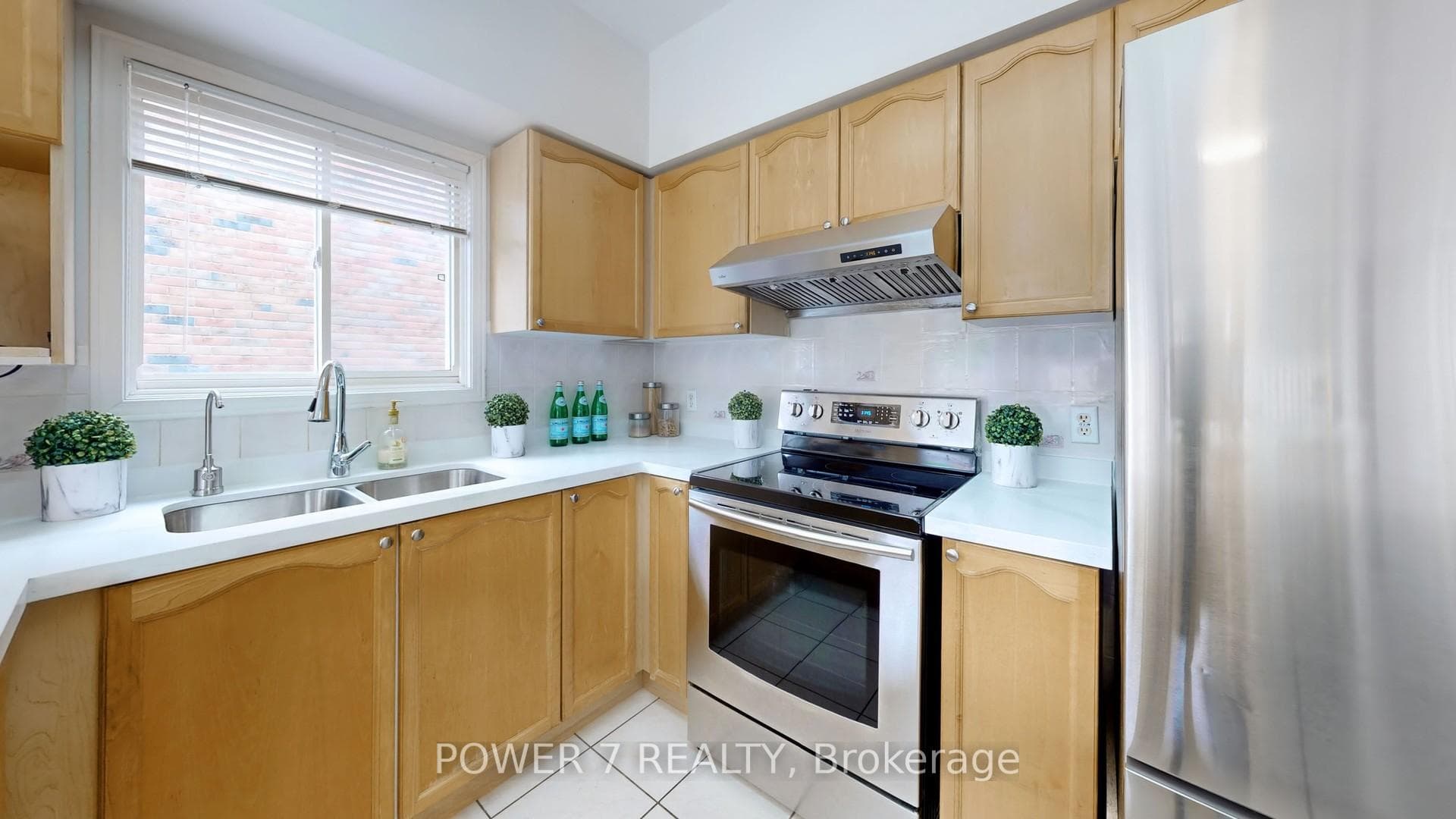 77 Houndsbrook Crescent photo 11