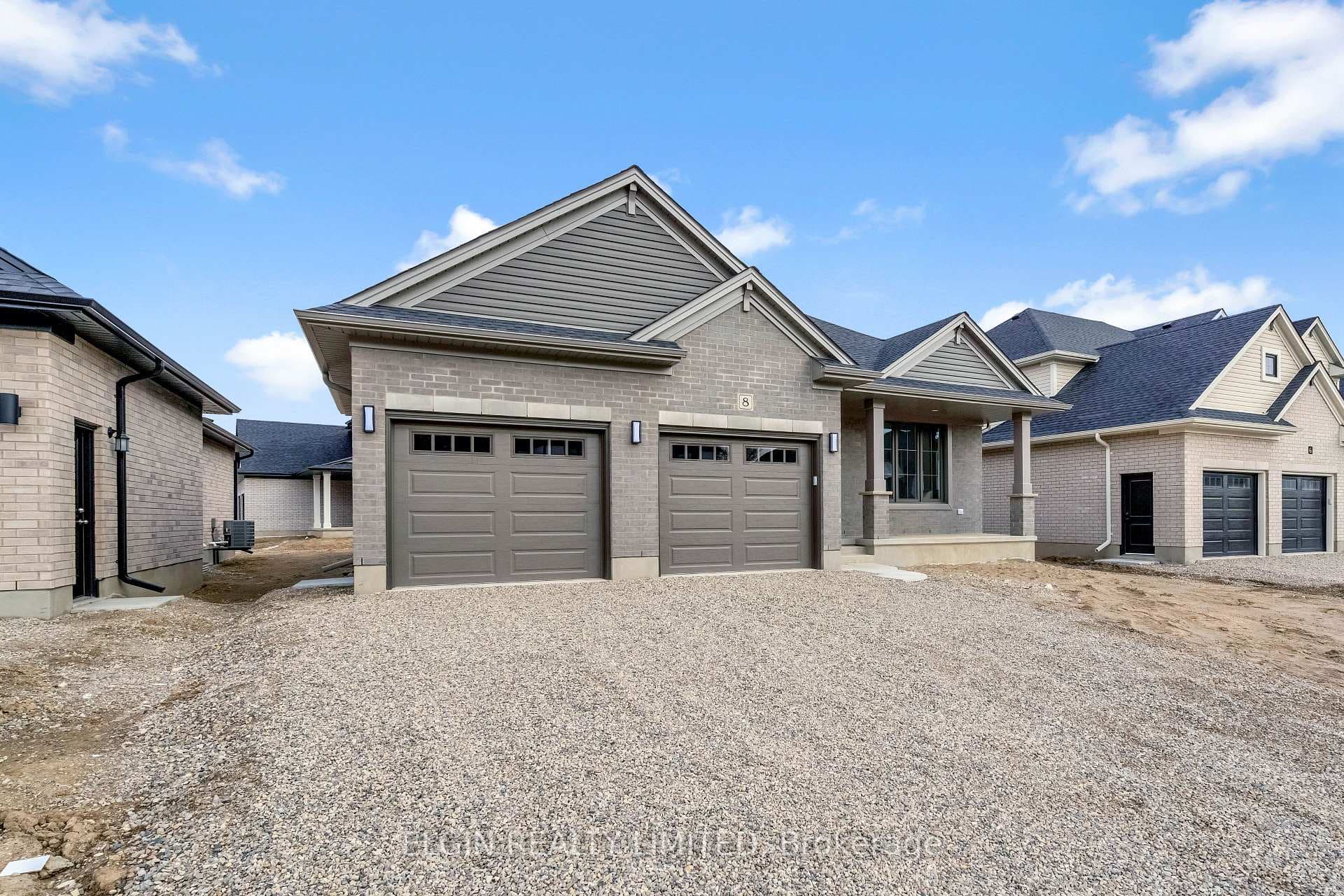 8 Hartland Circle photo 3