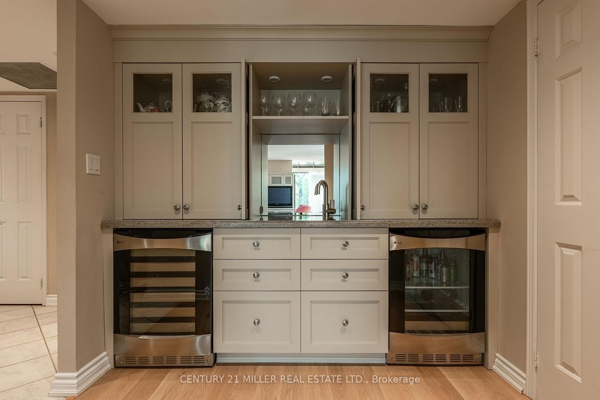 100 Lakeshore Road Unit 710 photo 16