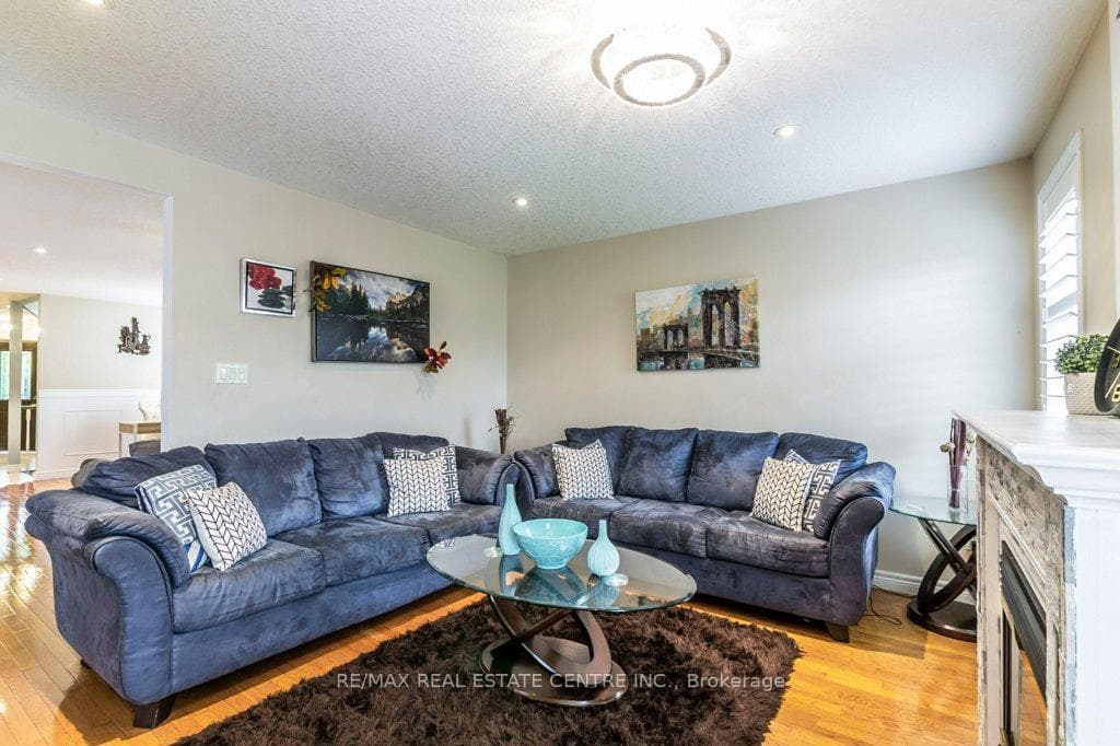 427 Lausanne Crescent photo 9