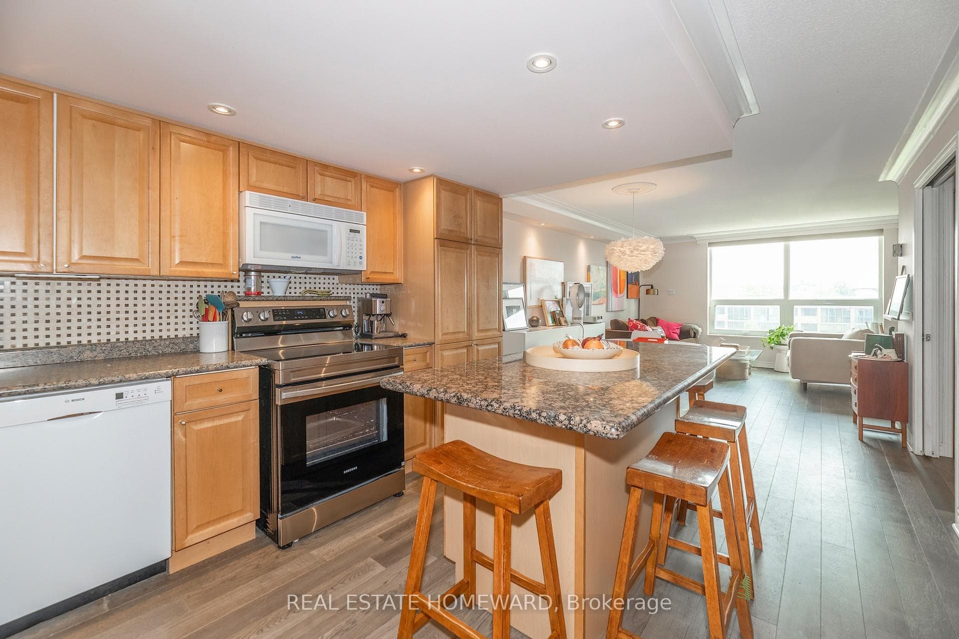 77 Maitland Place Unit 615 photo 3