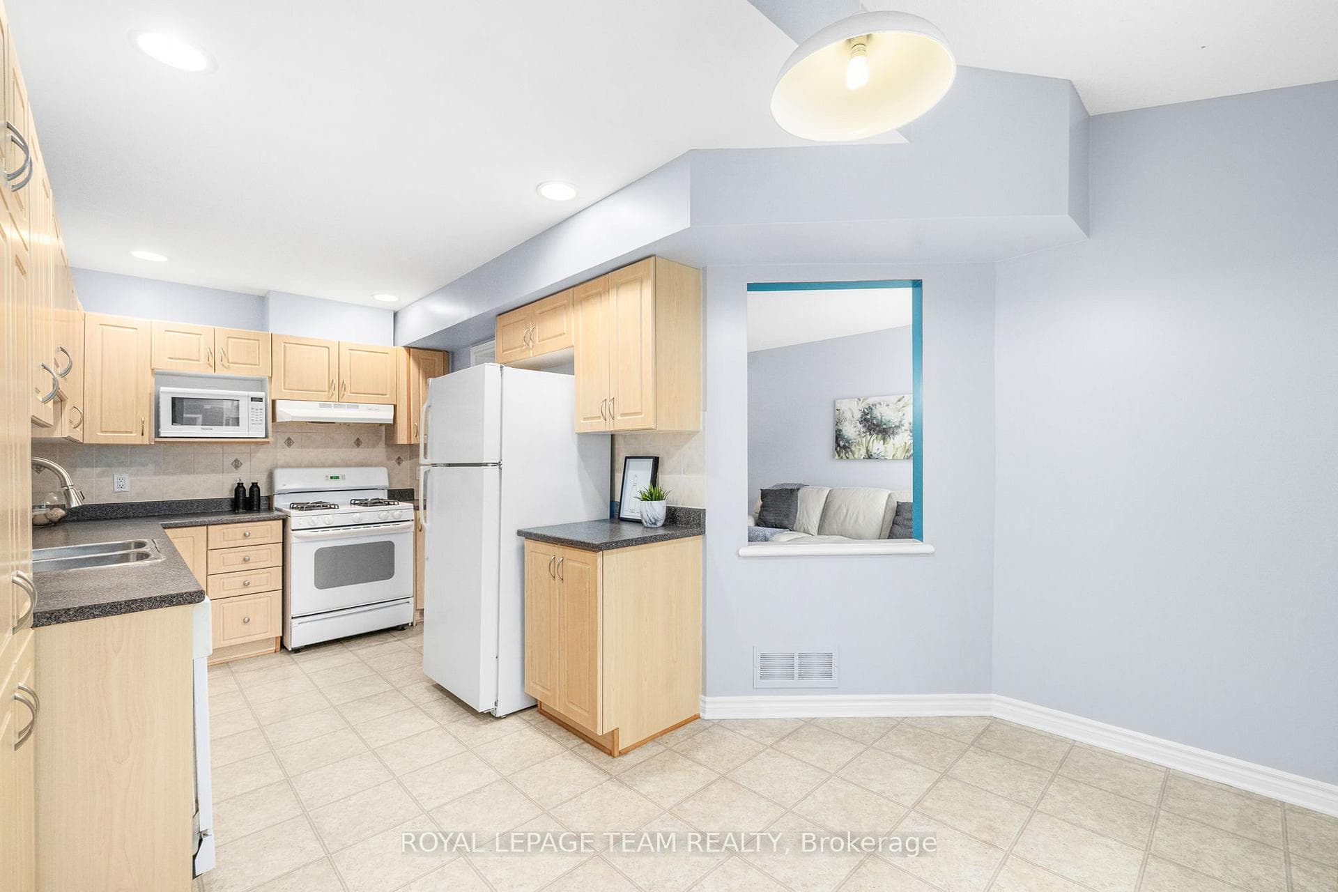 189 Gray Crescent photo 17