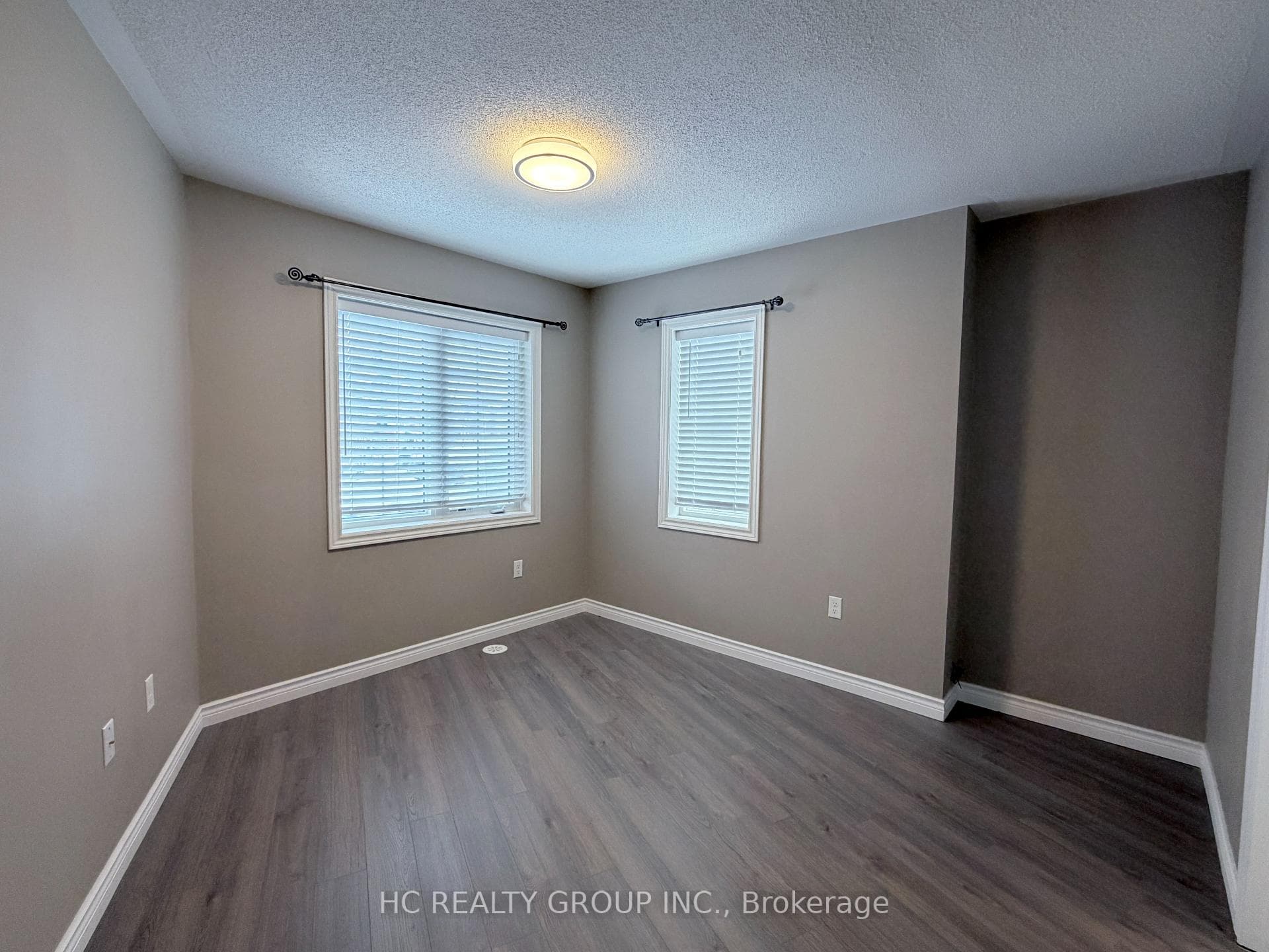 152 Roy Grove Way photo 9