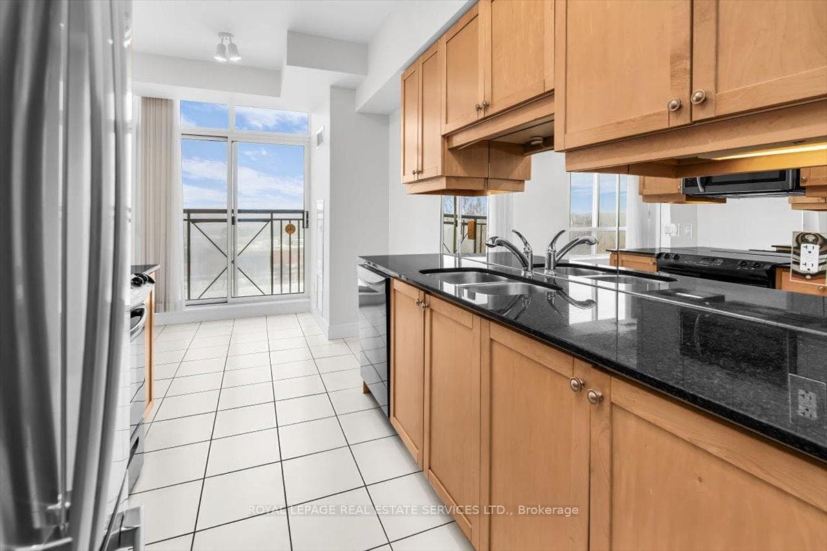 1105 Leslie Street Unit 906 photo 9